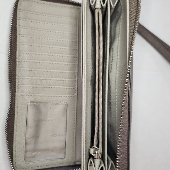 Authentic Michael Kors wallet - Picture 4 of 5